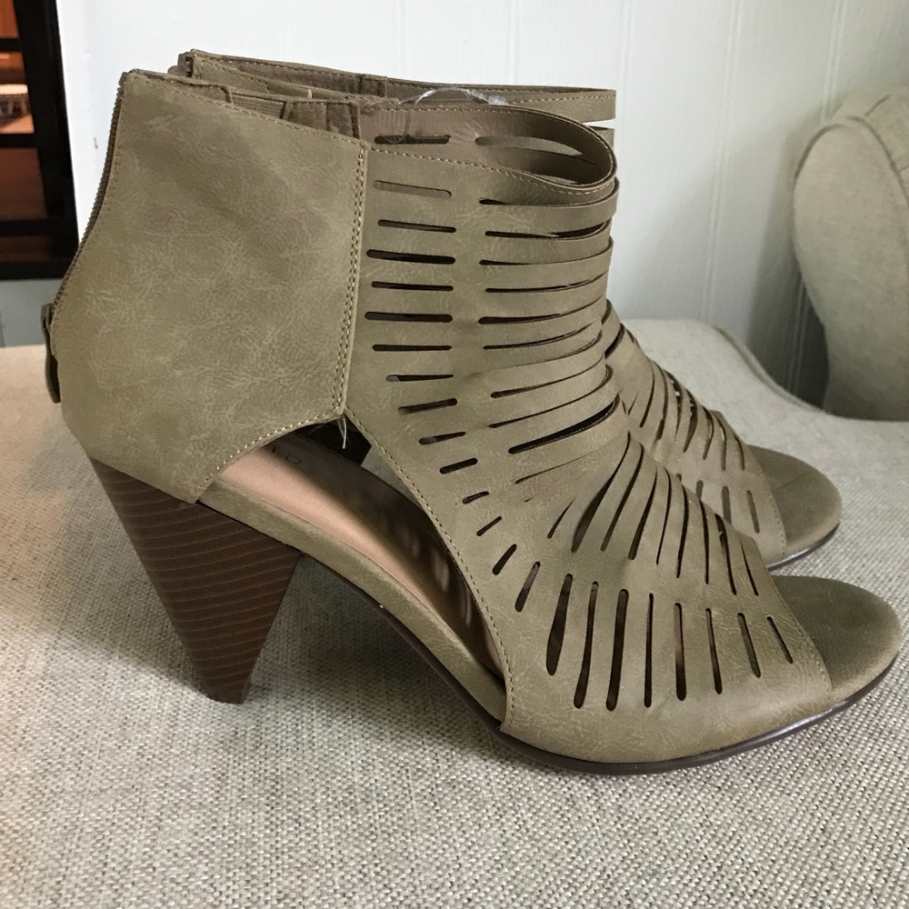 NWOB Tan Booties Sandals - Torrid 12W